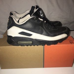 Air Max 90 black and white